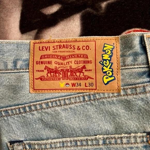 Levi's Pokemon 551Z Authentic Straight Jeans Pikachu size 34X30